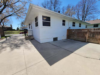 2219 23rd St NW - Rochester, MN