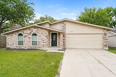 15411 La Loma Dr - Houston, TX