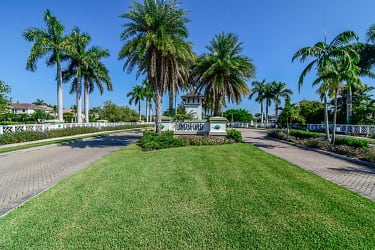 3005 Royal Gardens Ave - Fort Myers, FL