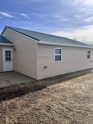 500 Frontage Rd - Elgin, ND