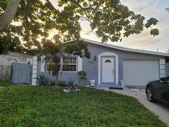 328 NW 2nd Ave - Delray Beach, FL