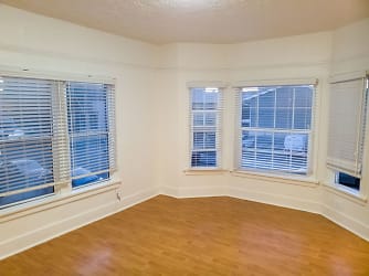 1532 8th Ave unit Spacious - Oakland, CA