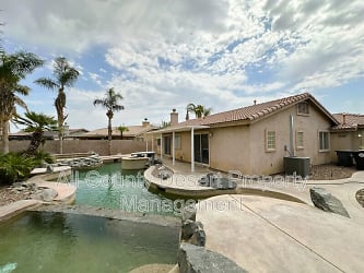 45420 Deerbrook Circle - La Quinta, CA