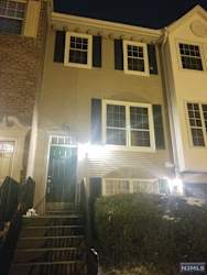 490 Quince Ct - Mahwah, NJ