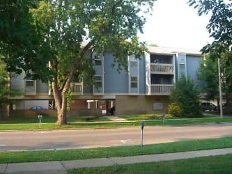 Bailey Apartments - Urbana, IL