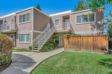 2002 W Middlefield Rd - Mountain View, CA