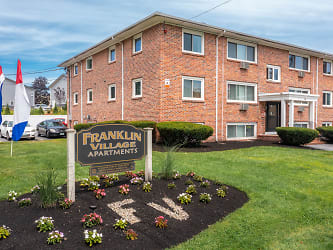 Franklin Village Apartments - Derry, NH