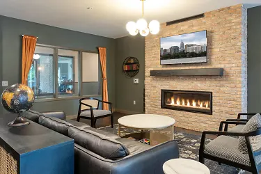 Cariad Apartments - Middleton, WI