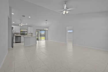 710 NW 2nd Ln - Cape Coral, FL