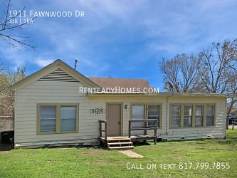 1911 Fawnwood Dr - Bryan, TX