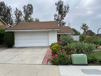 27102 Valleymont Rd - Lake Forest, CA