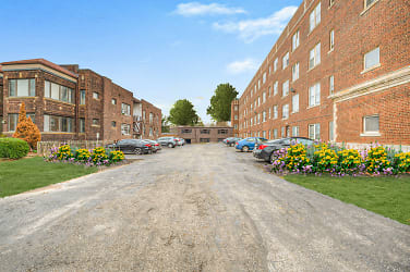 Heights Apartments On Overlook - Cleveland Heights, OH