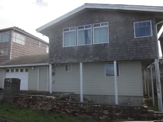 3550 NW Jetty Ave - Lincoln City, OR