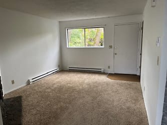 8040 SW 19th Ave - Portland, OR