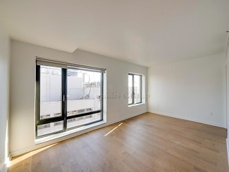 34-22 35th St unit 6F - Queens, NY