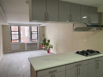 40-26 81st St unit 3F - Queens, NY