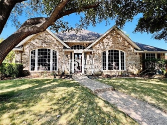 504 Compton Ct - Coppell, TX