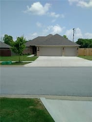 1486 S Blue Willow Ave - Fayetteville, AR