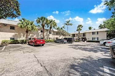 8617 SW 68th Ct - Miami, FL