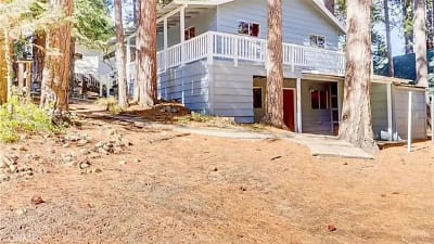 31808 Luring Pines Dr - Running Springs, CA
