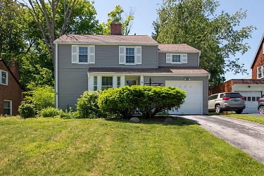 2030 Staunton Rd - Cleveland Heights, OH