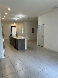 7925 NW 104th Ave #6 - Doral, FL