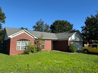 2006 S Ithaca Ave - Russellville, AR
