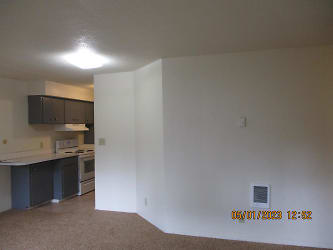 555 W 8th Ave unit 3 - Eugene, OR