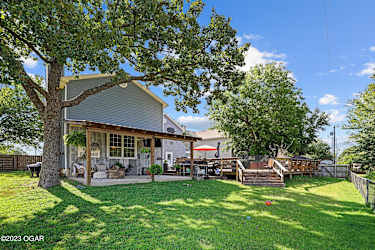1142 Woodland Dr - Webb City, MO