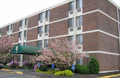 Montcalm Heights Apartments - Chicopee, MA