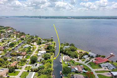 1837 Marina Cir - North Fort Myers, FL