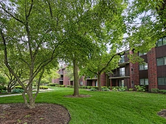 Fox Grove Apartments - Roselle, IL