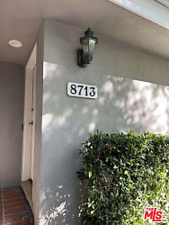 8713 Dorrington Ave - West Hollywood, CA