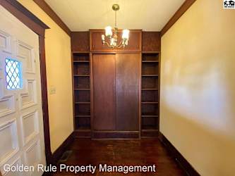537 E Ave B - Hutchinson, KS