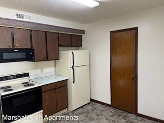 8 Santa Barbara Drive Apartments - Marshalltown, IA