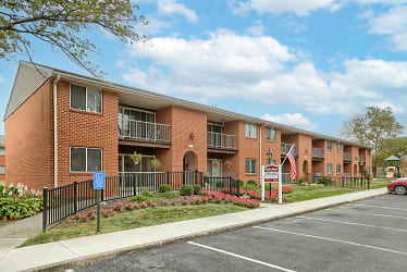 Delbrook Manor Apartments - Mechanicsburg, PA