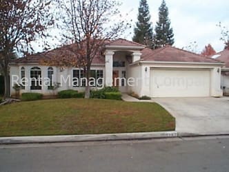 6287 N Marty Ave - Fresno, CA