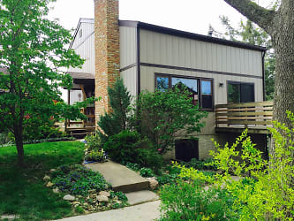 215 Elton Hills Dr NW unit 34 - Rochester, MN