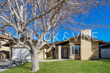 44838 Denmore Ave - Lancaster, CA