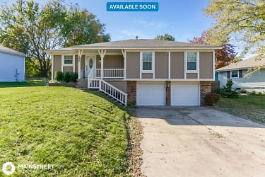 145 SW 26th St - Blue Springs, MO