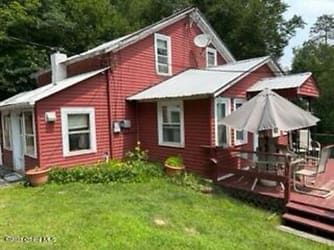 240 Fraternaland Rd - Schroon Lake, NY