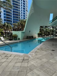 6000 Collins Ave #313 - Miami Beach, FL
