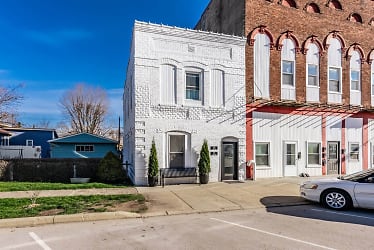 112 W Main St - Thorntown, IN