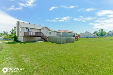 706 Foxtail Court - Grain Valley, MO