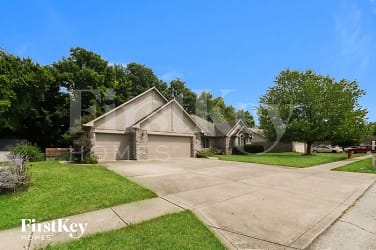 5793 Hall Rd - Plainfield, IN