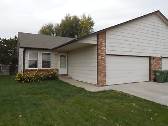 1915 Almond Ave - Greeley, CO