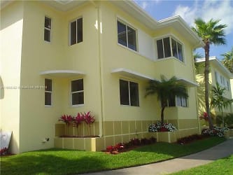 2880 Pine Tree Dr #12 - Miami Beach, FL