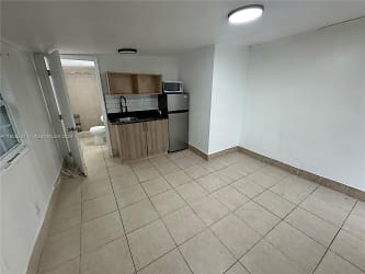 633 NW 15th Ave #6 - Fort Lauderdale, FL