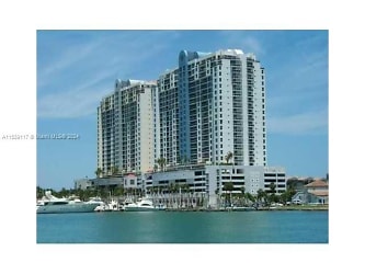 1800 Sunset Harbour Dr #1102/4 - Miami Beach, FL