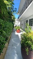 903- Sapphire Apartments - Miami Beach, FL